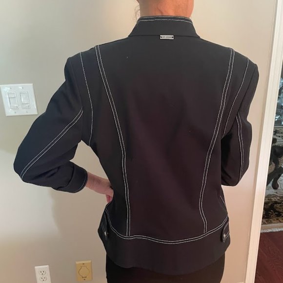 St. John Jacket - Size Medium - Picture 3 of 6